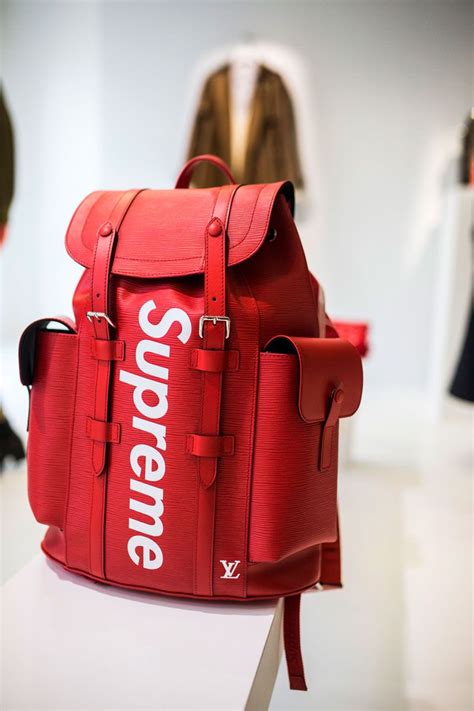 lv supreme pouch|louis vuitton x supreme cartera.